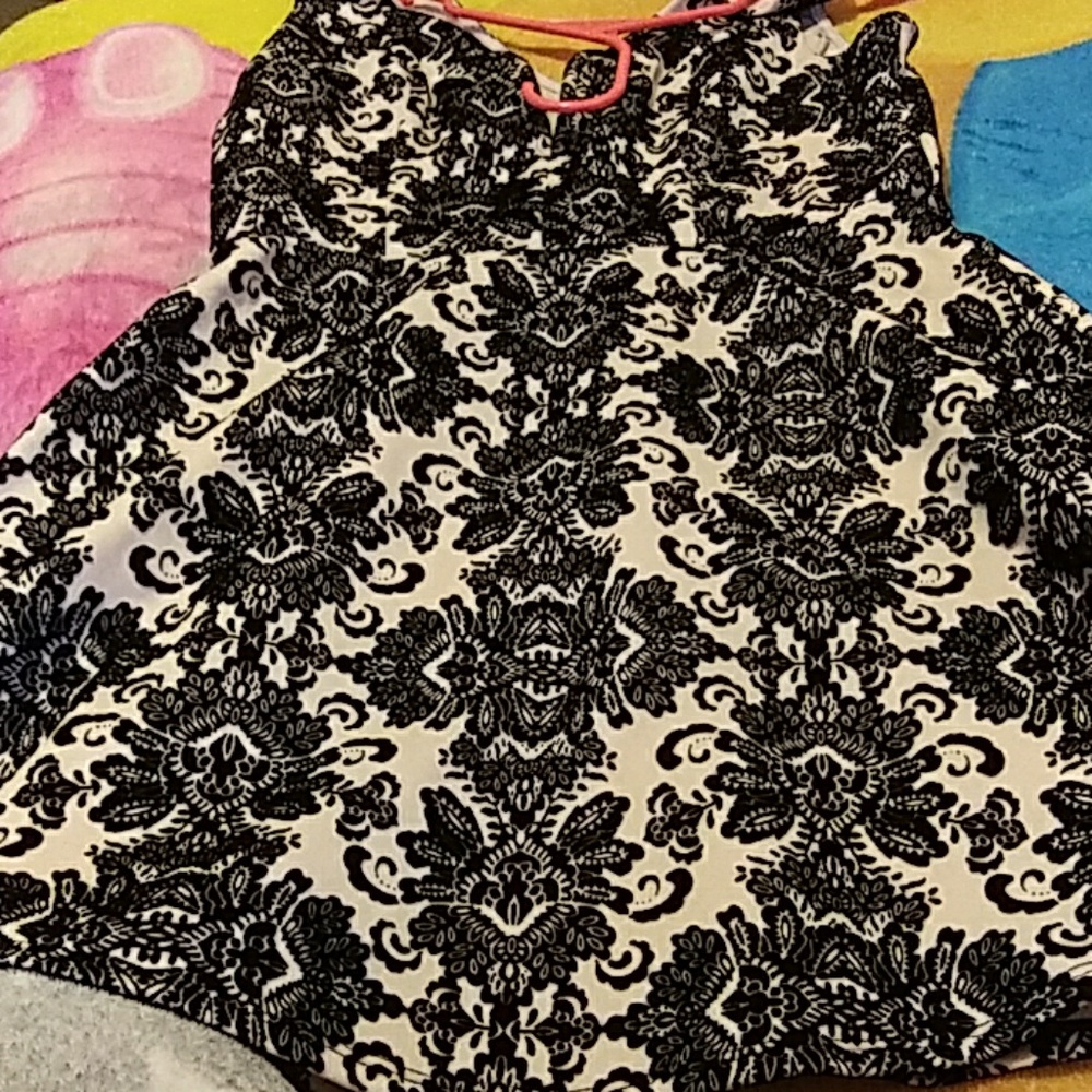 Dress - Picture 3 of 3